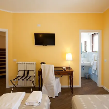 La Tuia E Il Tasso Bed and Breakfast 2*