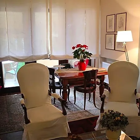 La Tuia E Il Tasso 4* קליארי
